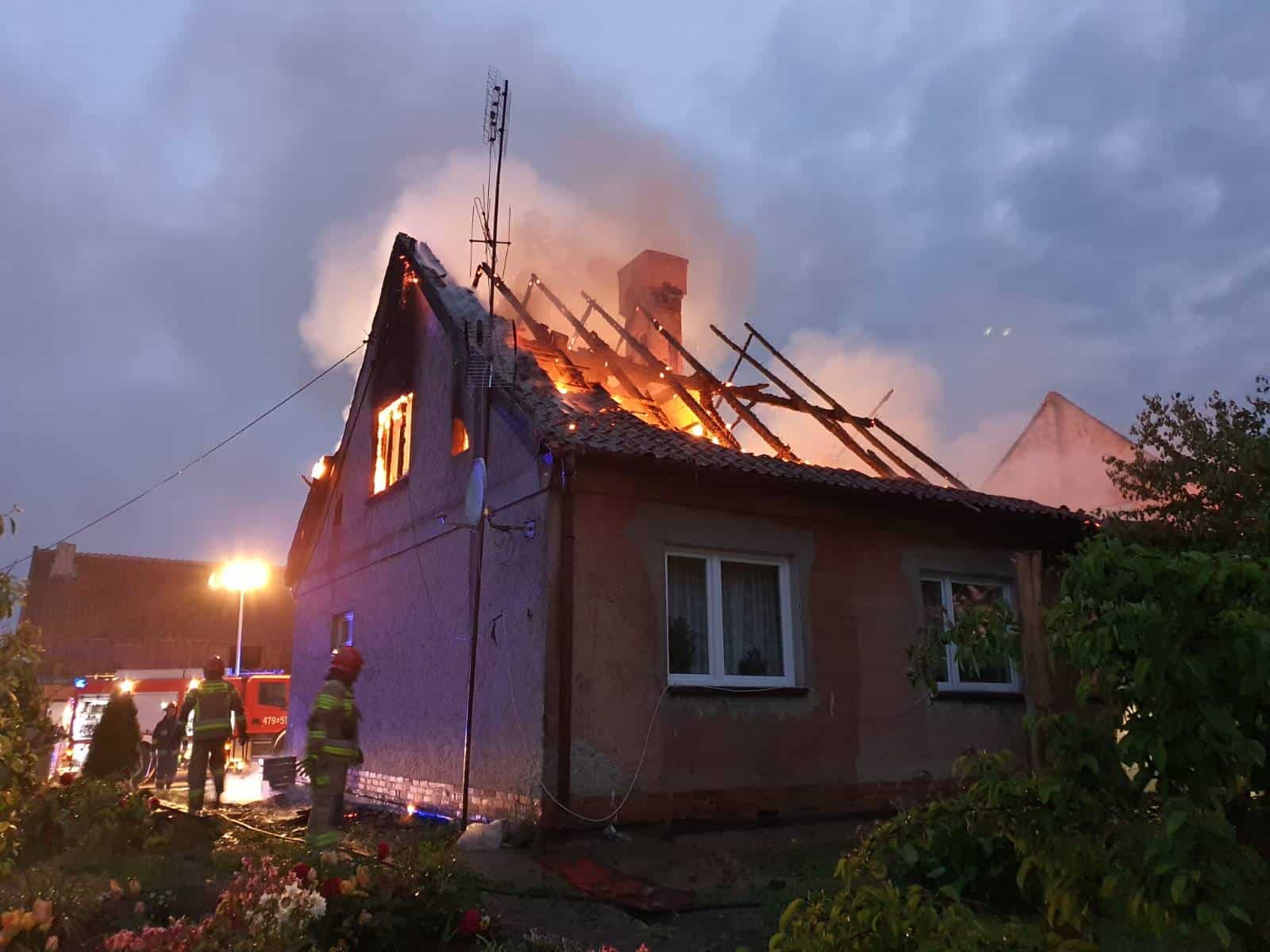 Zginęli w trakcie snu. Tragiczny finał pożaru pożar Wideo