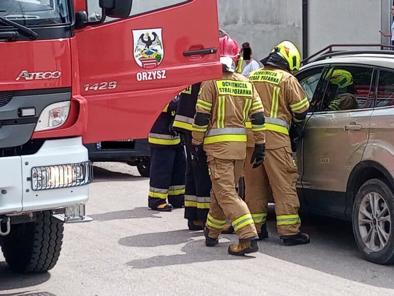 Turystka zatrzasnęła 2-letnie dziecko w aucie