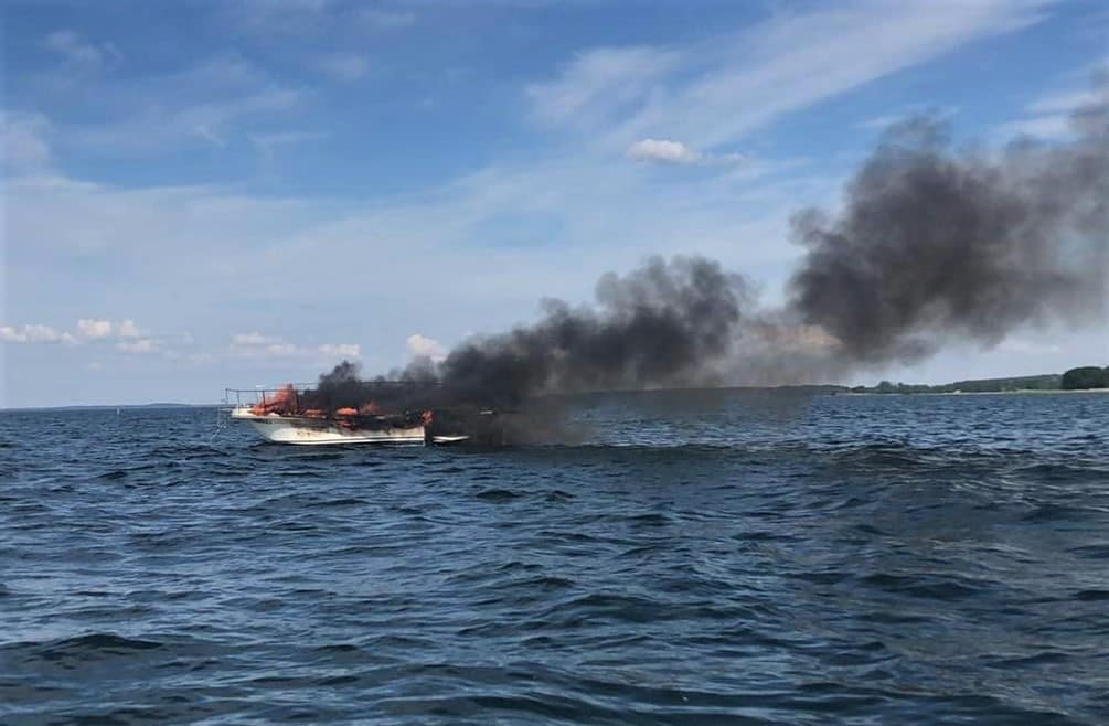 Kolejny pożar łodzi. Dwie osoby poważnie poparzone jezioro Wiadomości, Pisz, zPAP