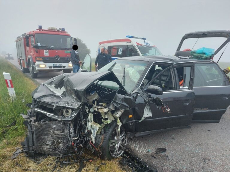 Groźny wypadek. Zderzyły się dwa auta