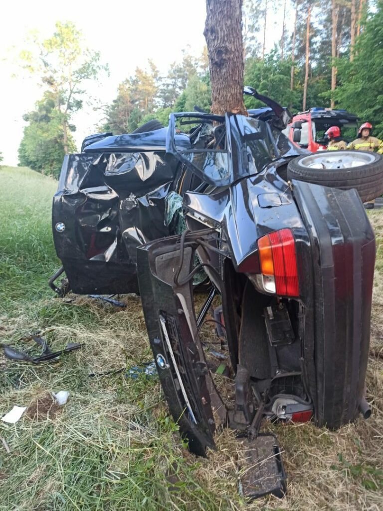 BMW uderzyło w drzewo. Zginęła ciężarna 26-latka śmierć Wiadomości, Szczytno