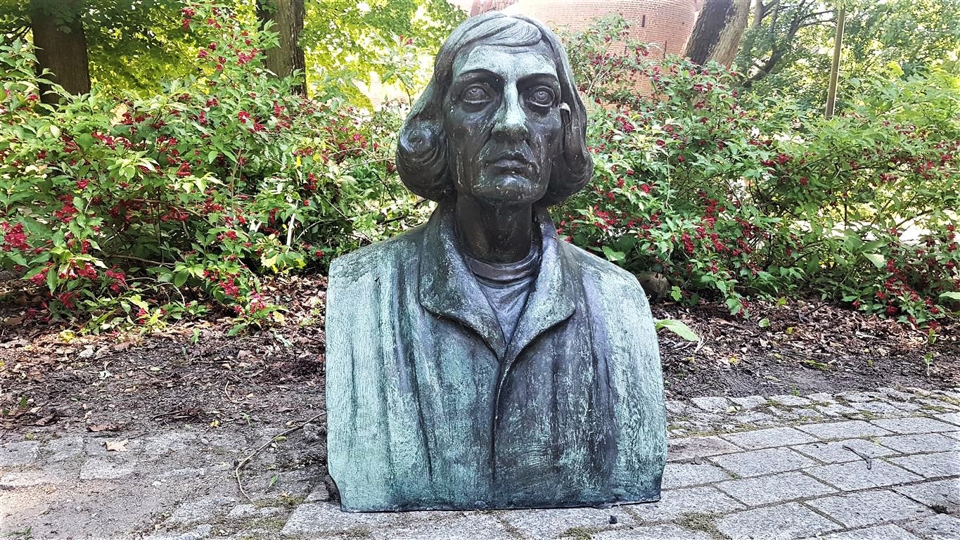 Olsztyński Kopernik stracił głowę. Sprawka wandali? Wiadomości, Olsztyn