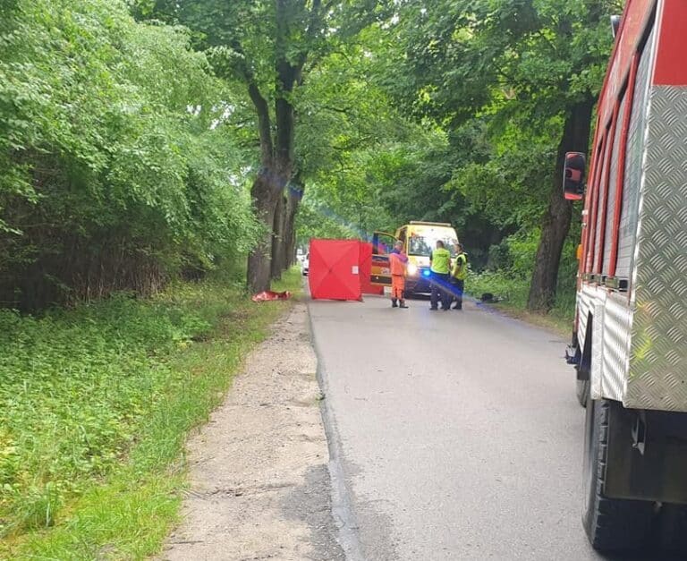 Godzinna reanimacja nie przyniosła skutku. Nie żyje rowerzysta