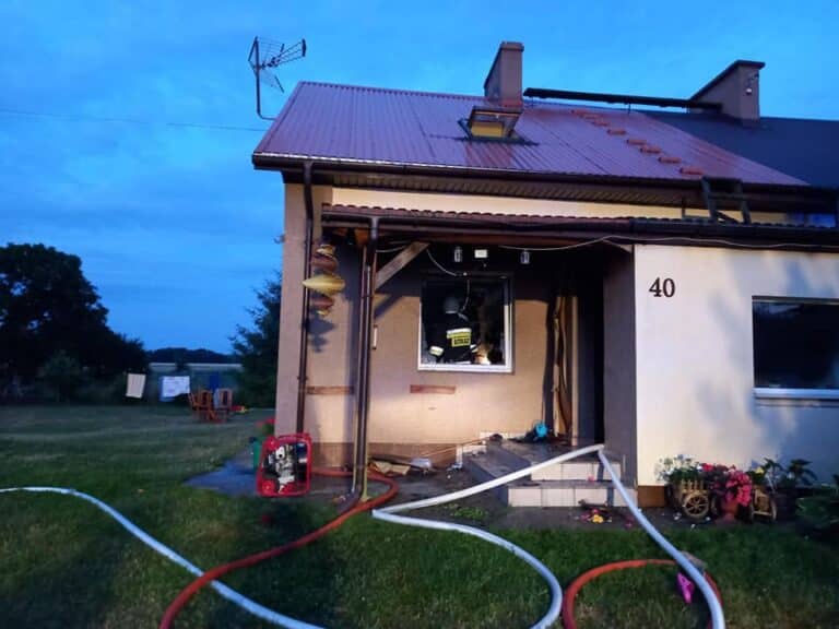 Palił się dom z dziećmi w środku