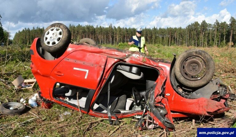 22-latka w ciężkim stanie. Kilkukrotnie dachowała