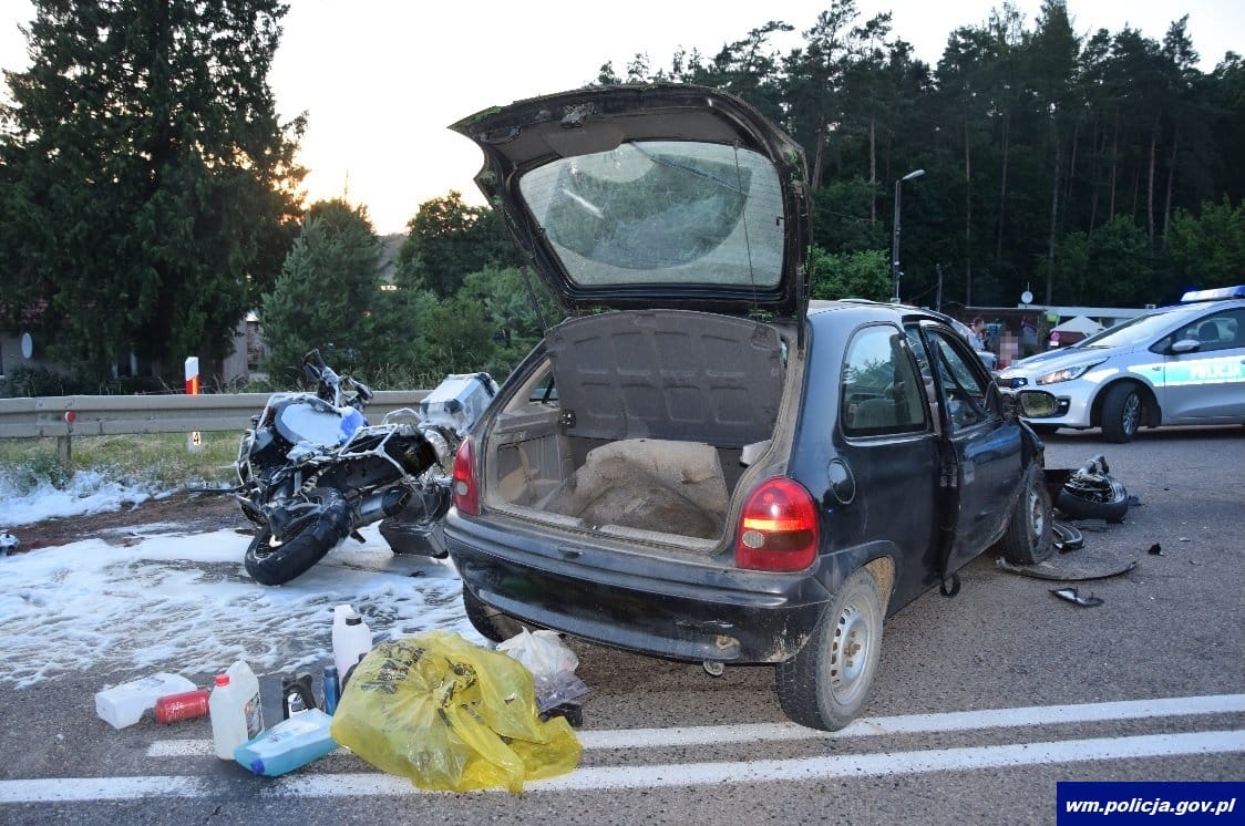 Zderzenie auta z motocyklem. Nieprzytomny kierowca przetransportowany do szpitala motoryzacja Wiadomości, Olsztyn