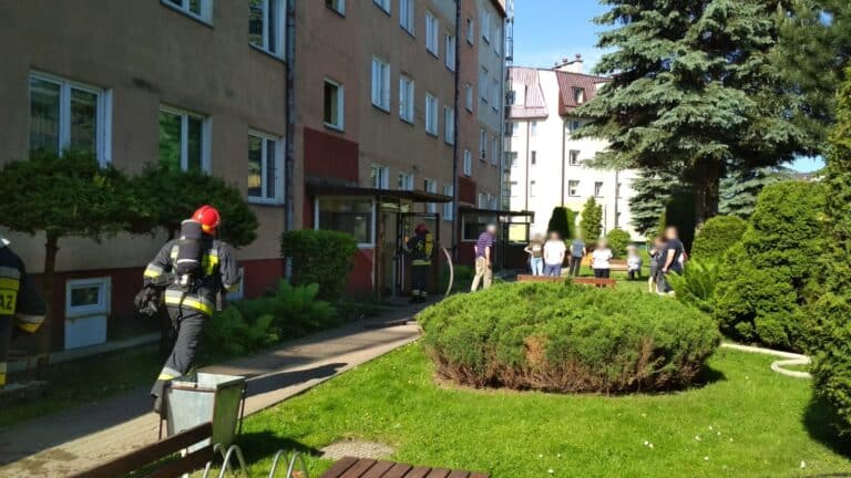 Pożar piwnicy w bloku. Ewakuowano 67 osób