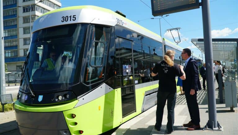 Nowe tramwaje wożą już podróżnych, jeszcze w czerwcu roboty przy kolejnej linii
