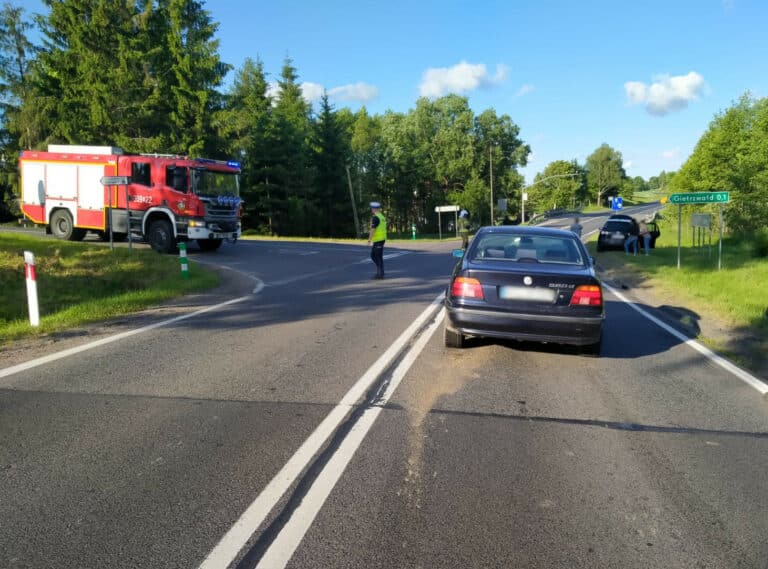 Trzy auta zderzyły się pod Gietrzwałdem, sprawca odjechał