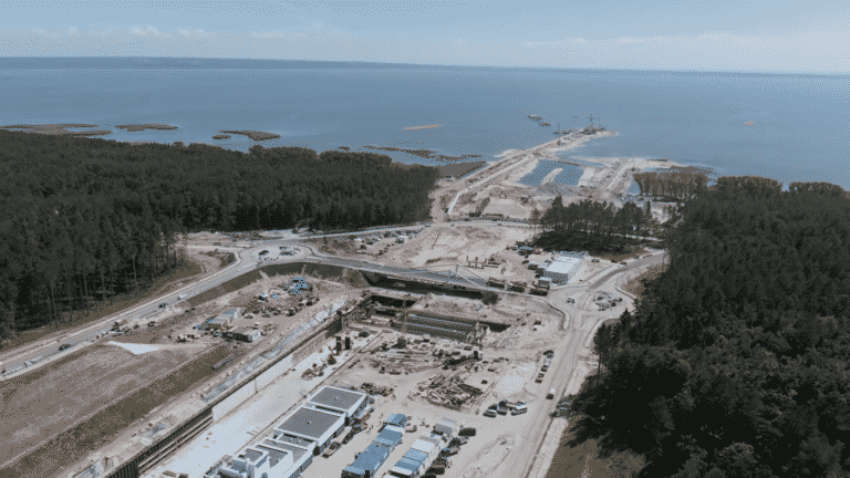 Nowy most nad kanałem żeglugowym przez Mierzeję ma zostać oddany do użytku już w piątek