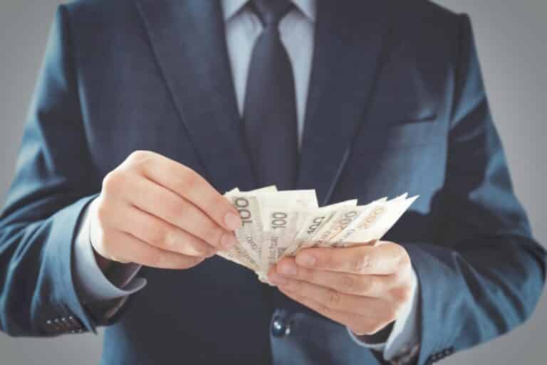Niższe podatki i zwolnienia z ZUS. Rząd ma propozycje dla 20 mln Polak&oacute;w