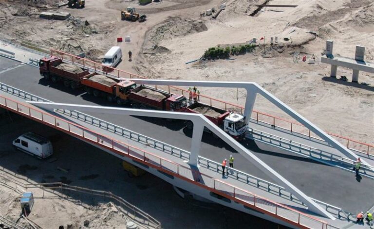 Jeszcze w czerwcu turyści na Mierzei przejadą po nowym moście nad kanałem żeglugowym