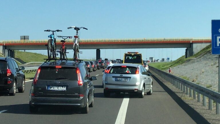 Zator na drodze ekspresowej S7 w kierunku Warszawy