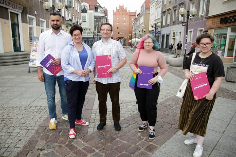 Zbieranie podpis&oacute;w na star&oacute;wce w Olsztynie. Lewica chce odwołać ministra Czarnka