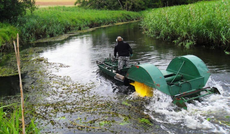 Rozpoczęto koszenie dna Łyny