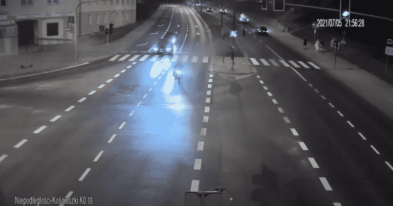 Można się bardzo zdenerwować oglądając ten filmik z Olsztyna. Zareagowała tylko jedna osoba