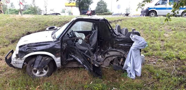 Wypadek na DK16. Trzy osoby ranne