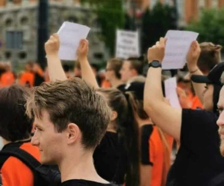 Ogólnopolski protest ratowników medycznych. Sto osób pojawiło się pod Urzędem Wojewódzkim