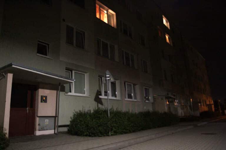 Horror na imprezie. Podczas zabawy kobieta wypadła z czwartego piętra