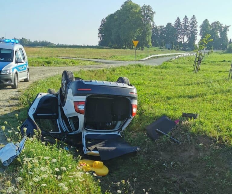 Jej auto dachowało. Straciła prawo jazdy