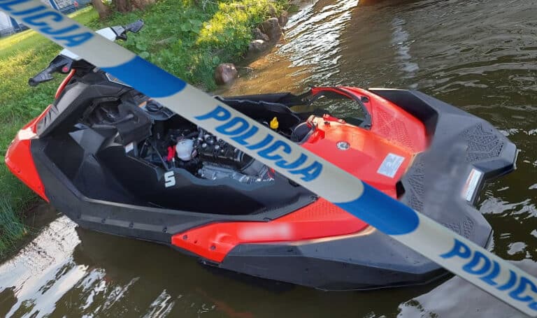 46-latek szalał na skuterze wodnym. Uderzył w łódź
