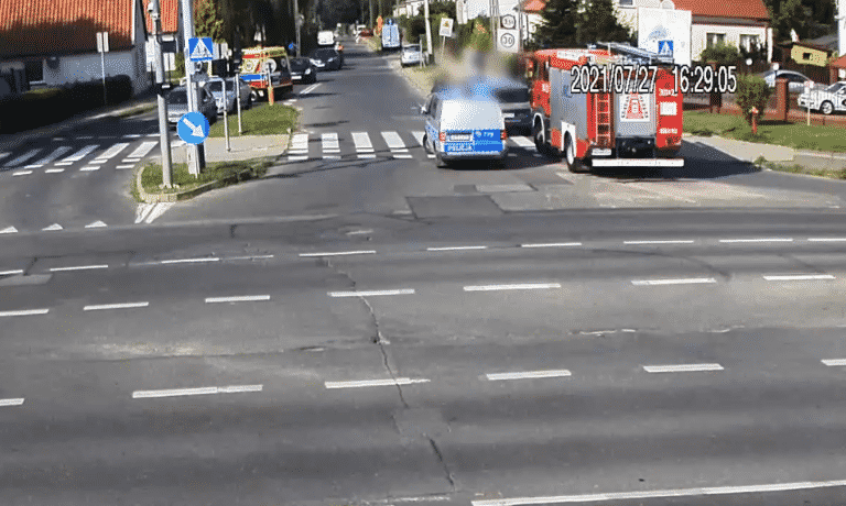 70-latka potrąciła rowerzystę na pasach