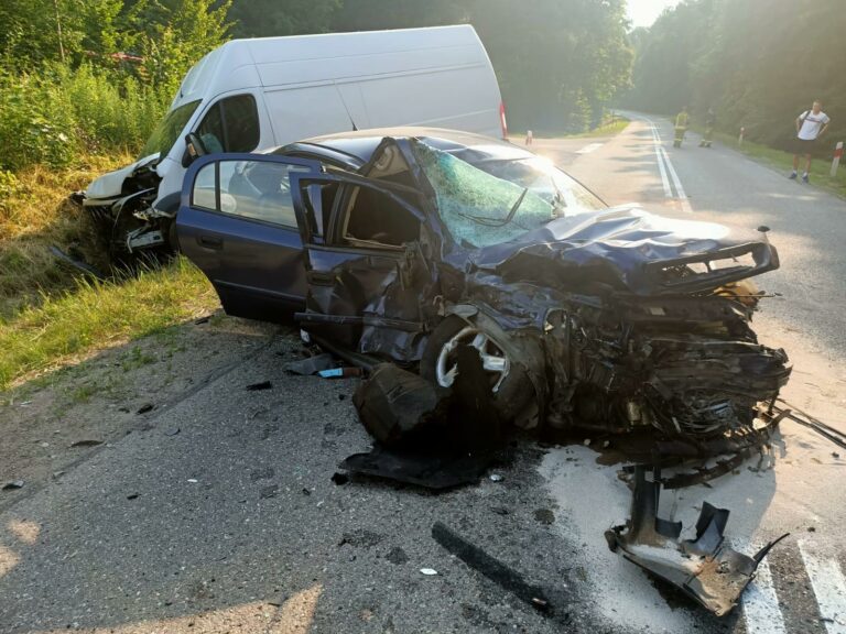 Sprawca wypadku miał przy sobie woreczek z białym proszkiem