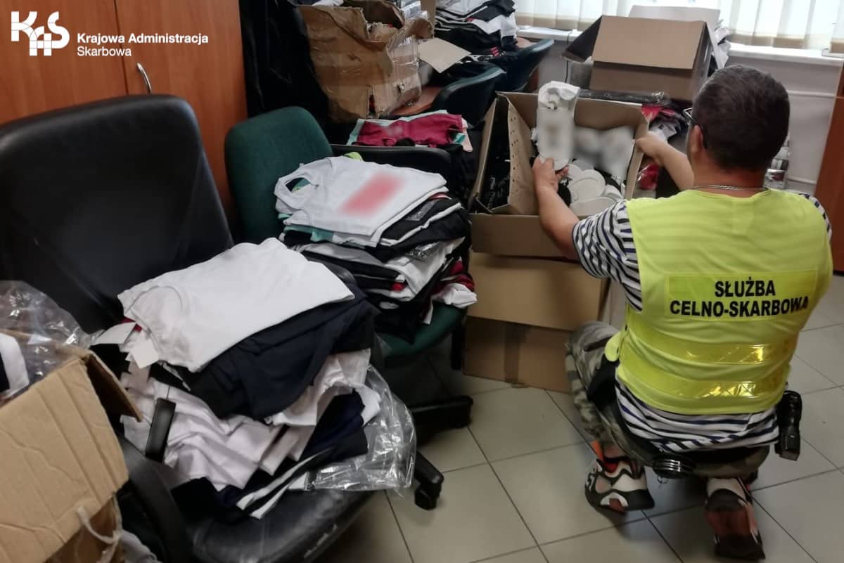 Obywatele Bułgarii handlowali podrobioną odzieżą na targowisku Olsztyn, Wiadomości