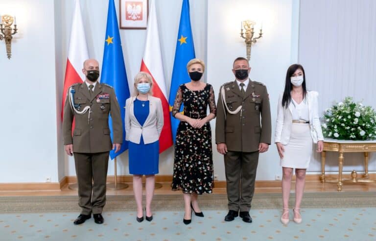 Pierwsza Dama osobiście podziękowała terytorialsom za akcję &bdquo;Obiady dla Bohater&oacute;w&rdquo;