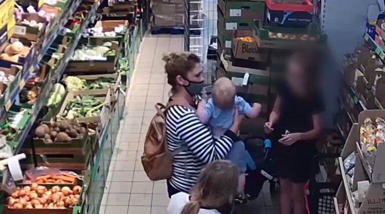 Chwile grozy w Biedronce. Małe dziecko zaczęło się dusić