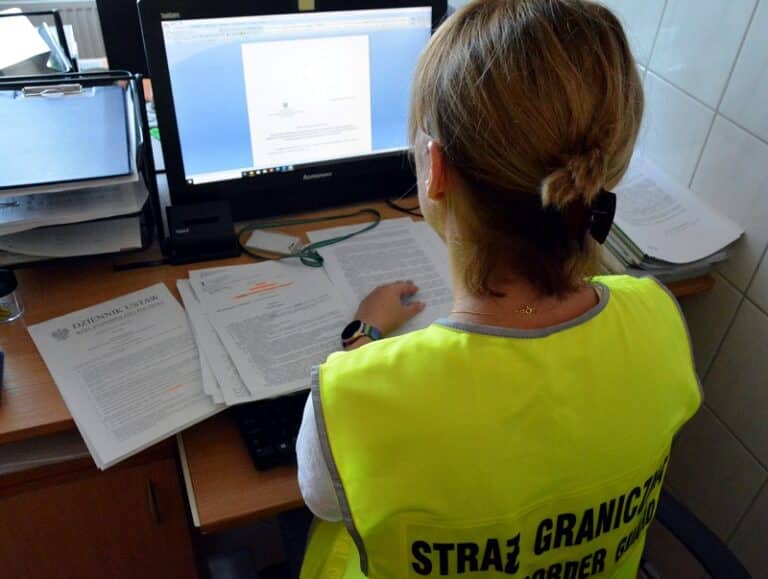 Cudzoziemcy nielegalnie pracowali w zakładach produkcyjnych