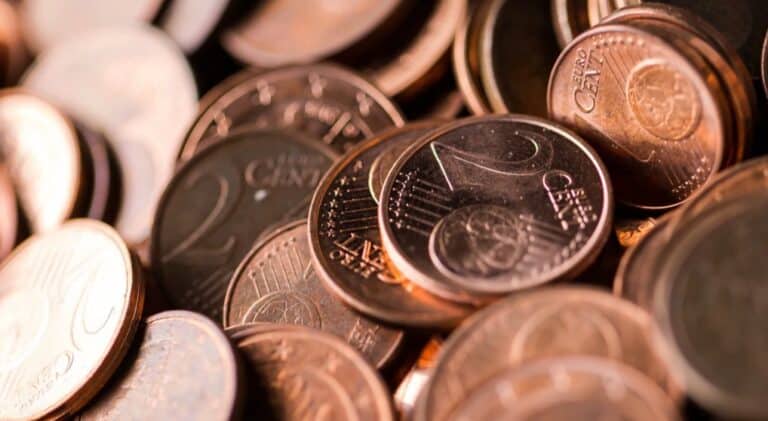 Co wpływa na cenę monety?