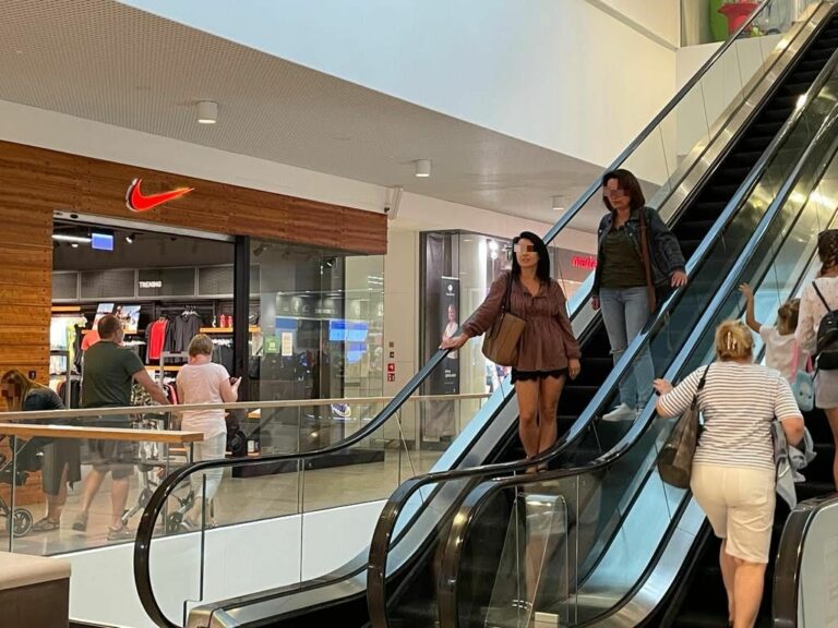 &bdquo;Co druga osoba w Galerii Warmińskiej bez maseczki&rdquo;. Klienci obawiają się o swoje zdrowie