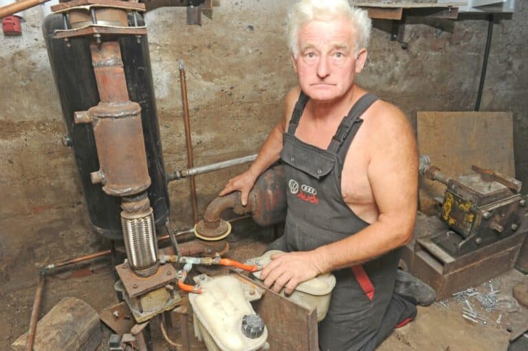 Wynalazca z Mazur. Jeździ autem i ogrzewa dom spalając… wodę