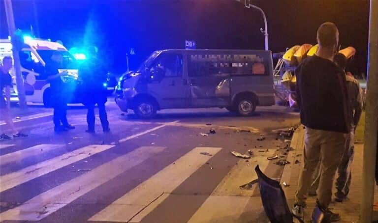 Poważny wypadek na olsztyńskim skrzyżowaniu. Dwie osoby trafiły do szpitala