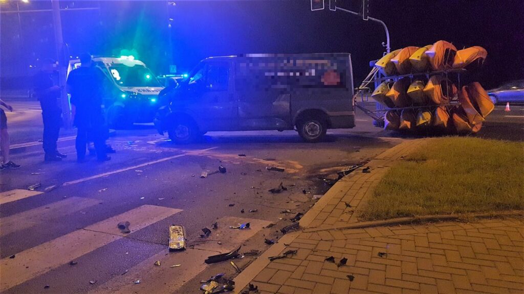 Poważny wypadek na olsztyńskim skrzyżowaniu. Dwie osoby trafiły do szpitala wypadek Wiadomości, Olsztyn