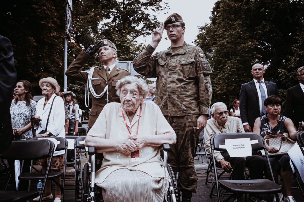 Terytorialsi odwiedzili 89-letnią bohaterkę powstania warszawskiego rocznica Wiadomości