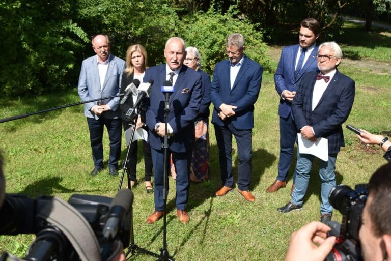 Politycy Warmińsko-mazurskiego apelują do mieszkańców, by się szczepili