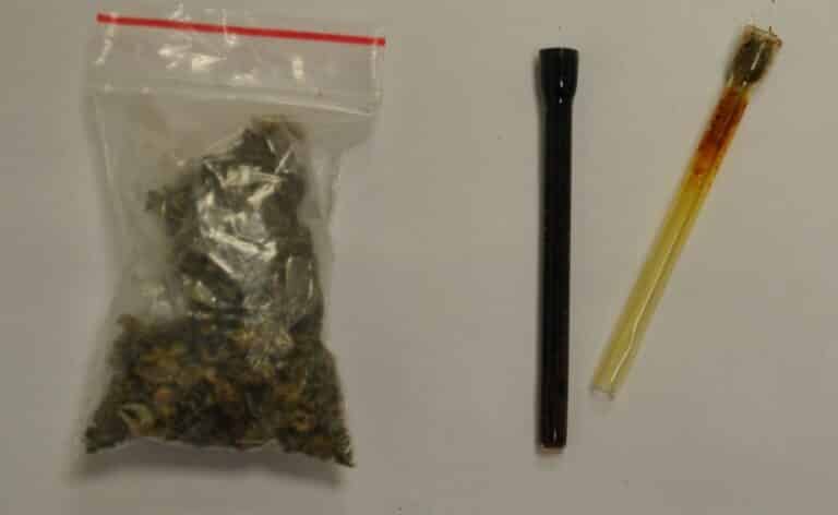 Szklana fifka na drążku zmiany biegów. Kierowca BMW ma teraz duże kłopoty