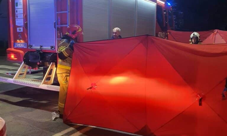 Auto terenowe potrąciło leżącego na ulicy mężczyznę