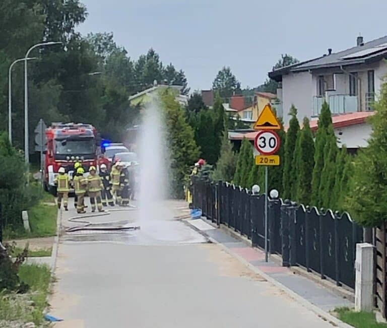 Kopał na swojej posesji. Przebił rurę z gazem