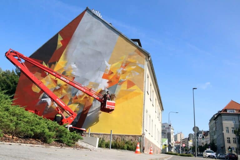 W Olsztynie powstał nowy mural. Nawiązuje do dzieł pisarza z Warmii i Mazur