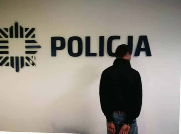 Zamiast telefonu wysłał w paczce makaron. Grozi mu do 8 lat więzienia