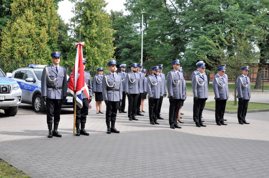 Policjanci ze Szczytna zorganizowali uroczyste obchody swojego święta. Siedemnastu funkcjonariuszy otrzymało awans Olsztyn, Wiadomości