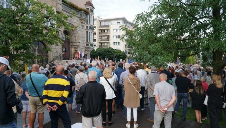 Kolejny protest w Olsztynie w obronie wolnych medi&oacute;w