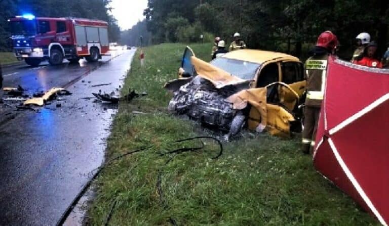 Kierowca Citroena nie przeżył. Do szpitala trafiła pasażerka