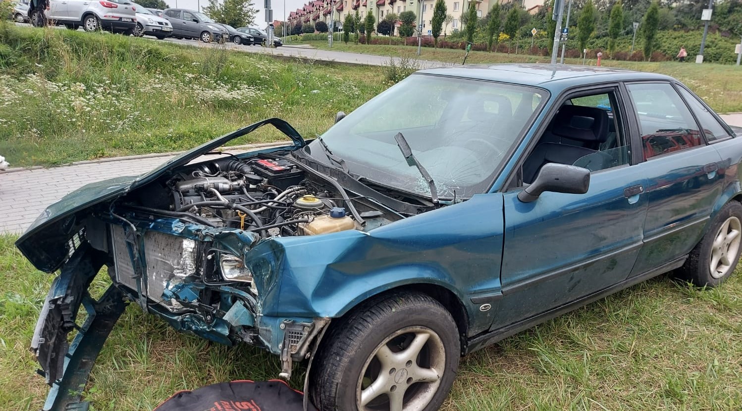 Auto zderzyło się z autobusem miejskim. 62-latkowi odebrano prawo jazdy Olsztyn, Wiadomości, Wideo