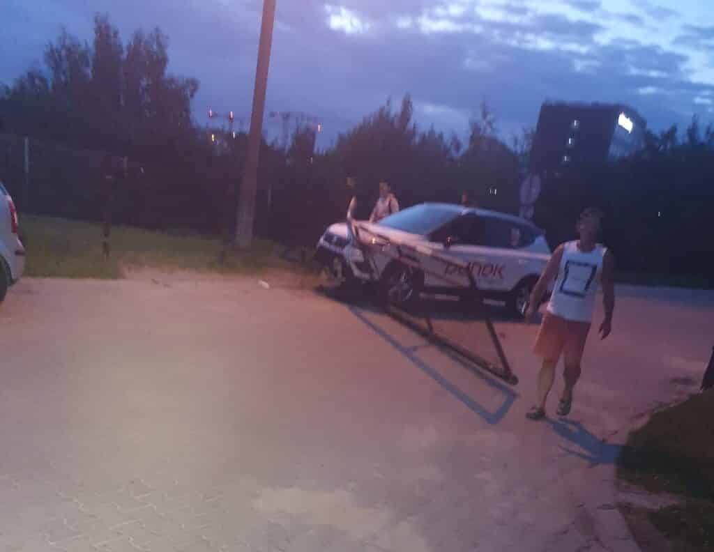 18-latek wynajął samochód firmy Panek. Nie zauważył bramy wypadek Wiadomości, Olsztyn