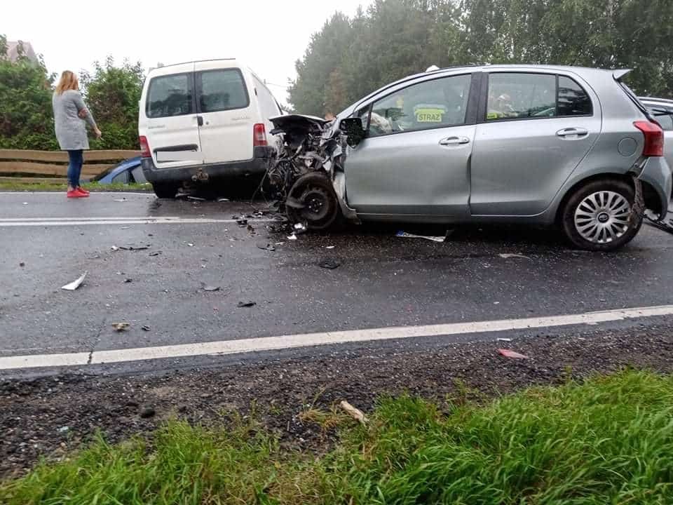 Zderzenie pięciu aut na DK-15. Droga zablokowana, sześć osób poszkodowanych wypadek Wiadomości, Iława