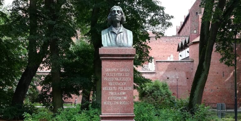 Popiersie Mikołaja Kopernika powr&oacute;ciło na swoje miejsce
